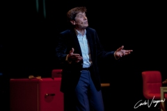 Gianni Morandi returns to sing on the stage of the Teatro Duse in Bologna